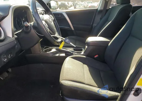 2017 Toyota Rav4 Le z USA, uszkodzony, nr VIN JTMBFREV5HJ141359